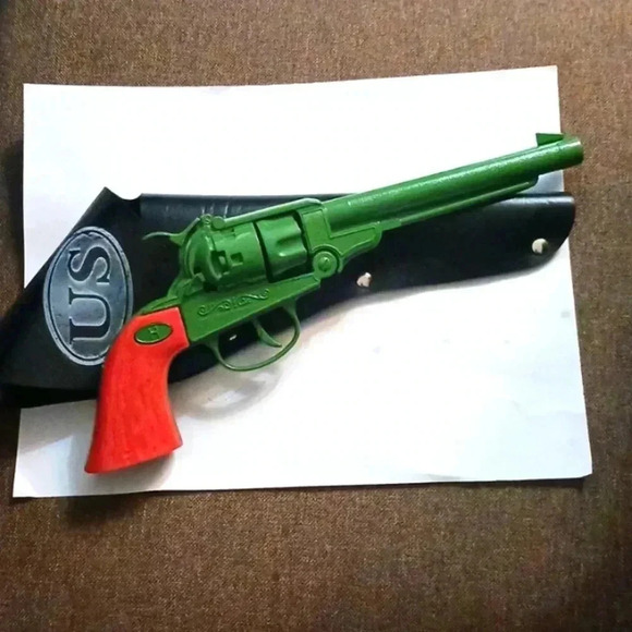 Toy antique pistol..beautiful piece..orange and green..collectable choice - Picture 3 of 6